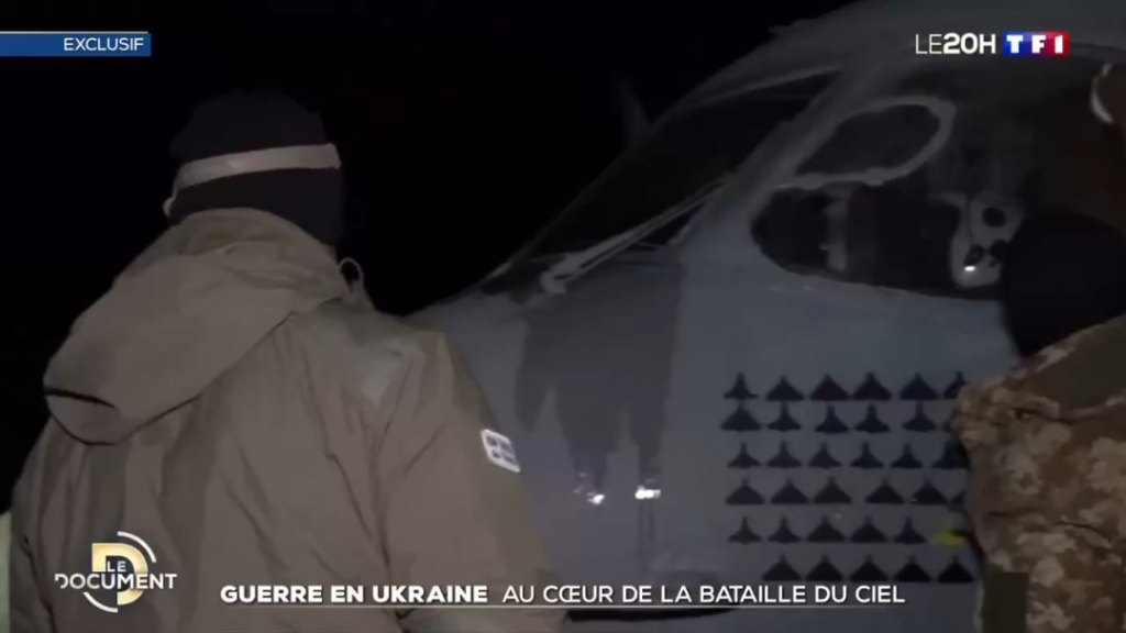 ウクライナ軍はPZL M28スカイトラックを、ドアに取り付けられたM-134ミニガンを装備した固定翼ドローン狩猟ガンシップに改造した。同機はすでに120機近くのロシア製無人機を撃墜している。