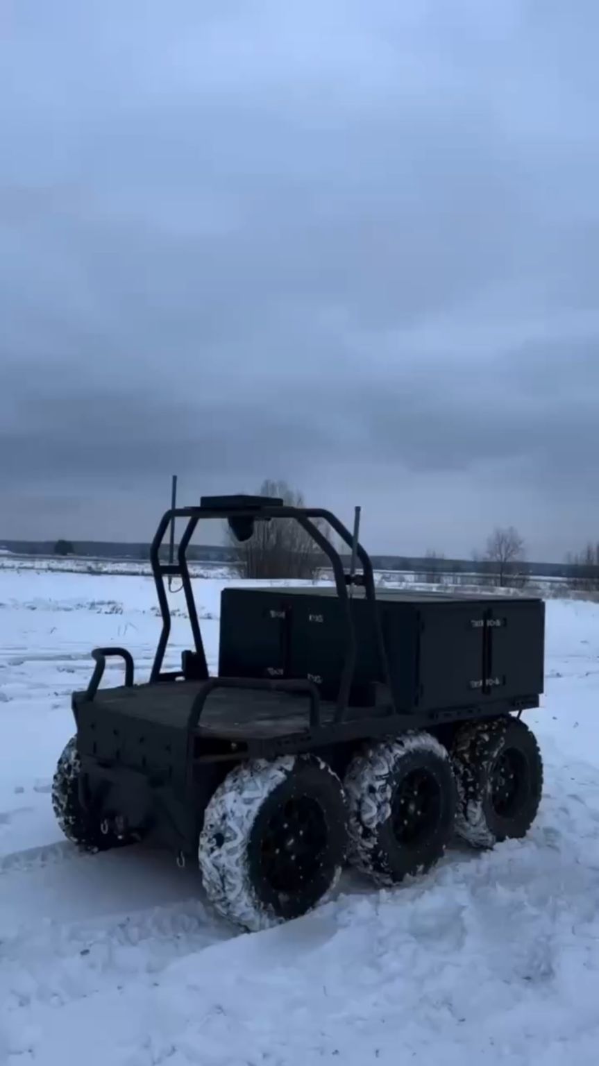 ウクライナの無人地上車両（UGV）「ラーテルH」は現在、光ファイバーFPVドローンを搭載し、発射している。 2026 年 2 月