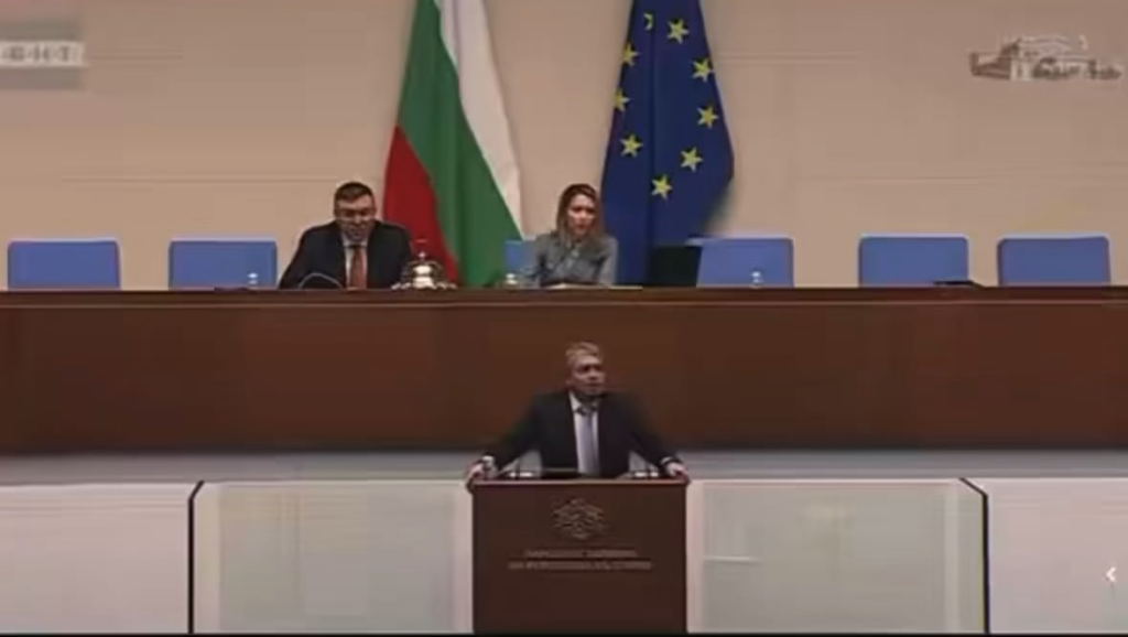 愚かなトシュコは毎日新しいボトムを掘ります