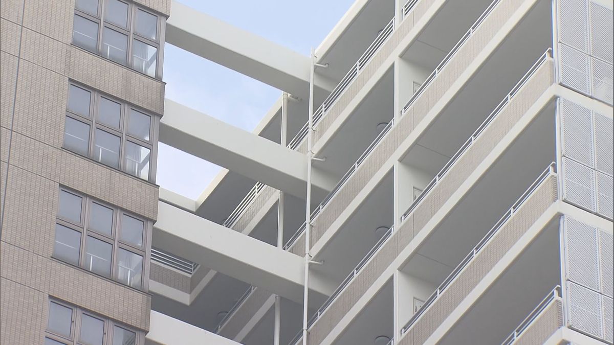 北九州市のマンション18階から小6男児転落し死亡
