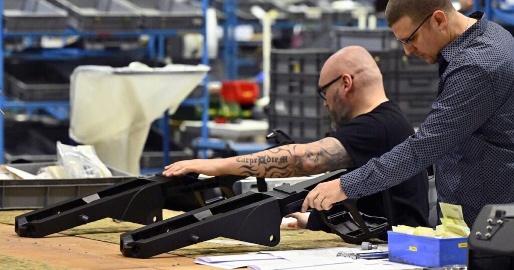 イスラエル軍将校の訪問を受けて兵器製造会社FNハースタルを襲撃