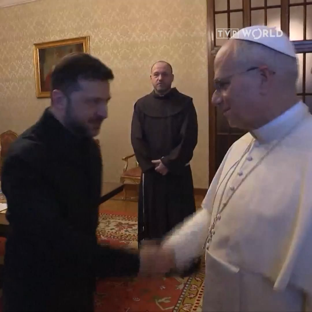 教皇レオ14世は、民間人が冬の凍てつく気温と容赦ない攻撃に対処できるよう、80台の発電機と数千の医薬品をウクライナに送った。