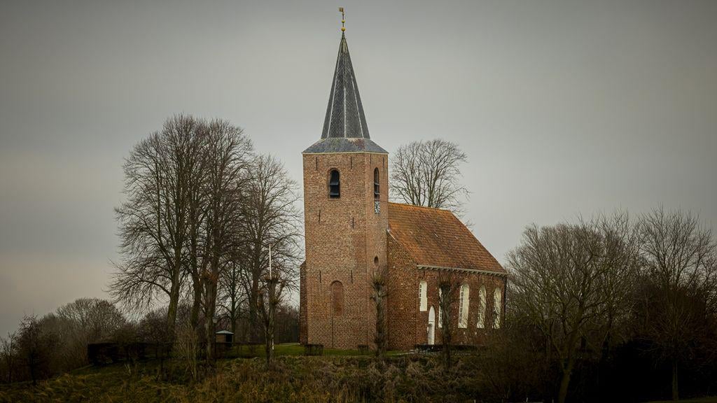 カフェから医者へ：全国の村で施設が消滅している