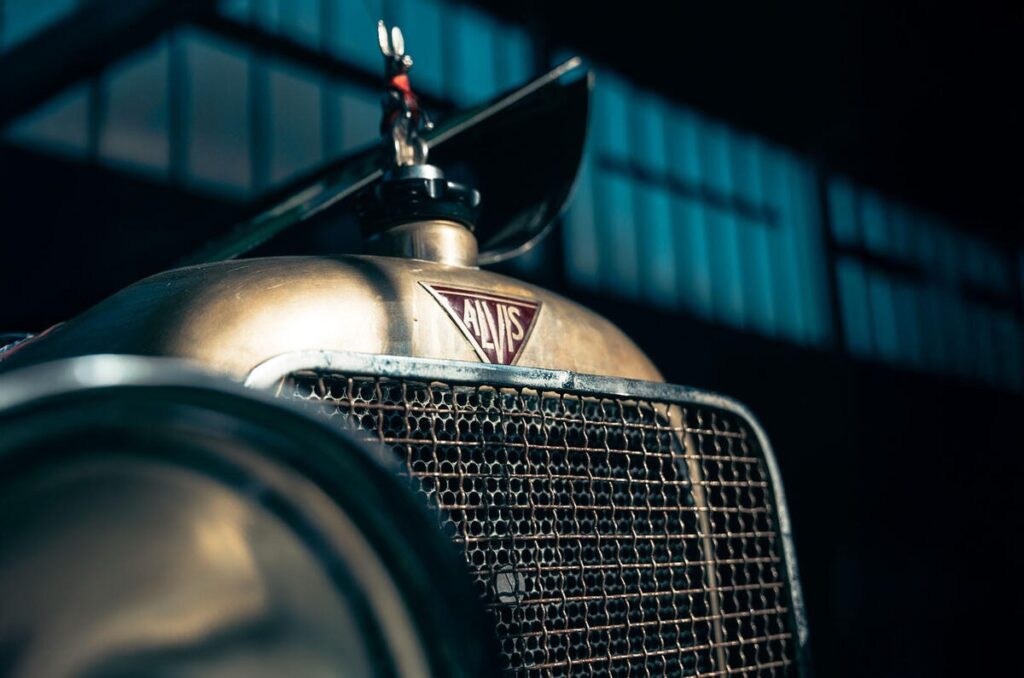 英国にあるアルヴィスのワークショップを訪問した。