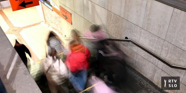 若い有権者は伝統的に左寄りでしたが、現在はわずかに右寄りです