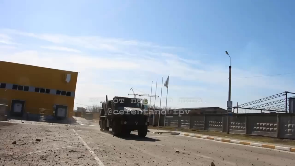 ロシア人が新たに公開した映像。 2022年3月、ホストメル：ロシアのロシュヴァルディヤ特殊部隊の隊員によって撮影されたビデオは、イルピンの方向から発射されたウクライナのMANPADSによってKa-52が攻撃された瞬間を捉えています。