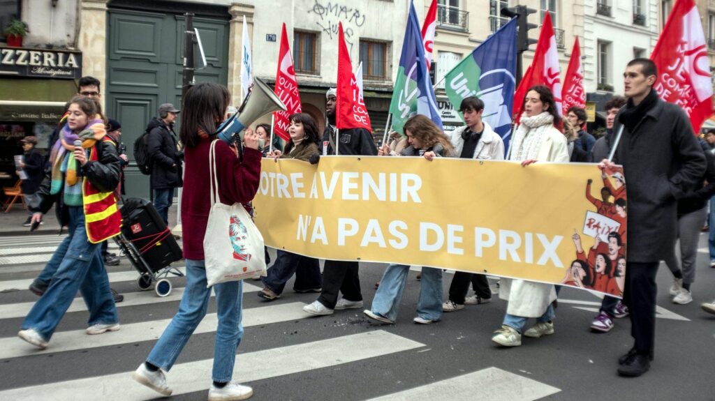 「宣戦布告」：CGTは若者向けに「理由なく」終了できる無期限契約を創設するというメデフの提案に反応