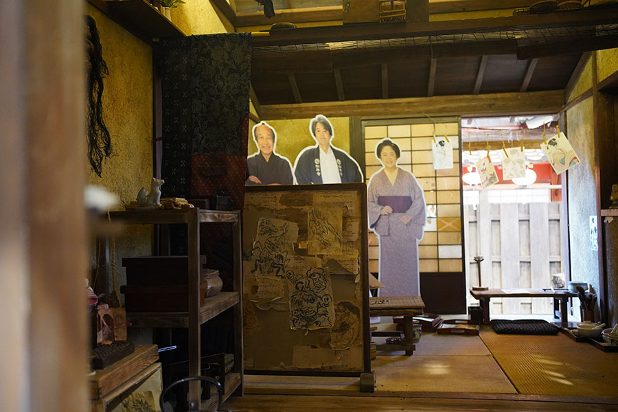 「『ばけばけ』セット公開」で展示されている「天国長屋」の松野家（2月19日撮影／Lmaga.jp）