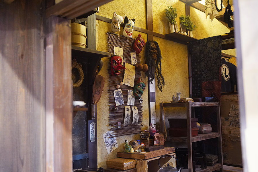 「『ばけばけ』セット公開」松野家の中の様子。右側の布にカメラマンが隠れていた（2月19日撮影／Lmaga.jp）