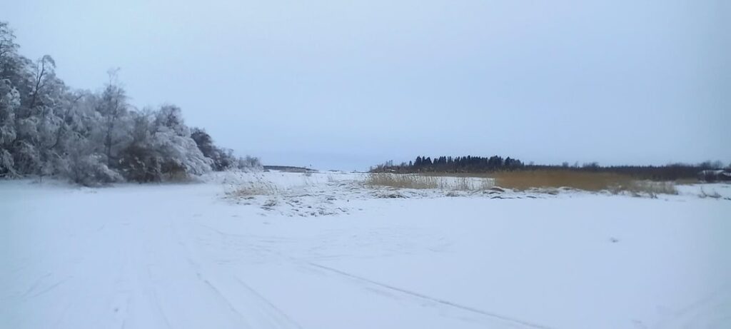 文字通り、この国では1年のうち9か月は再び夏が来るのを待つばかりだ。