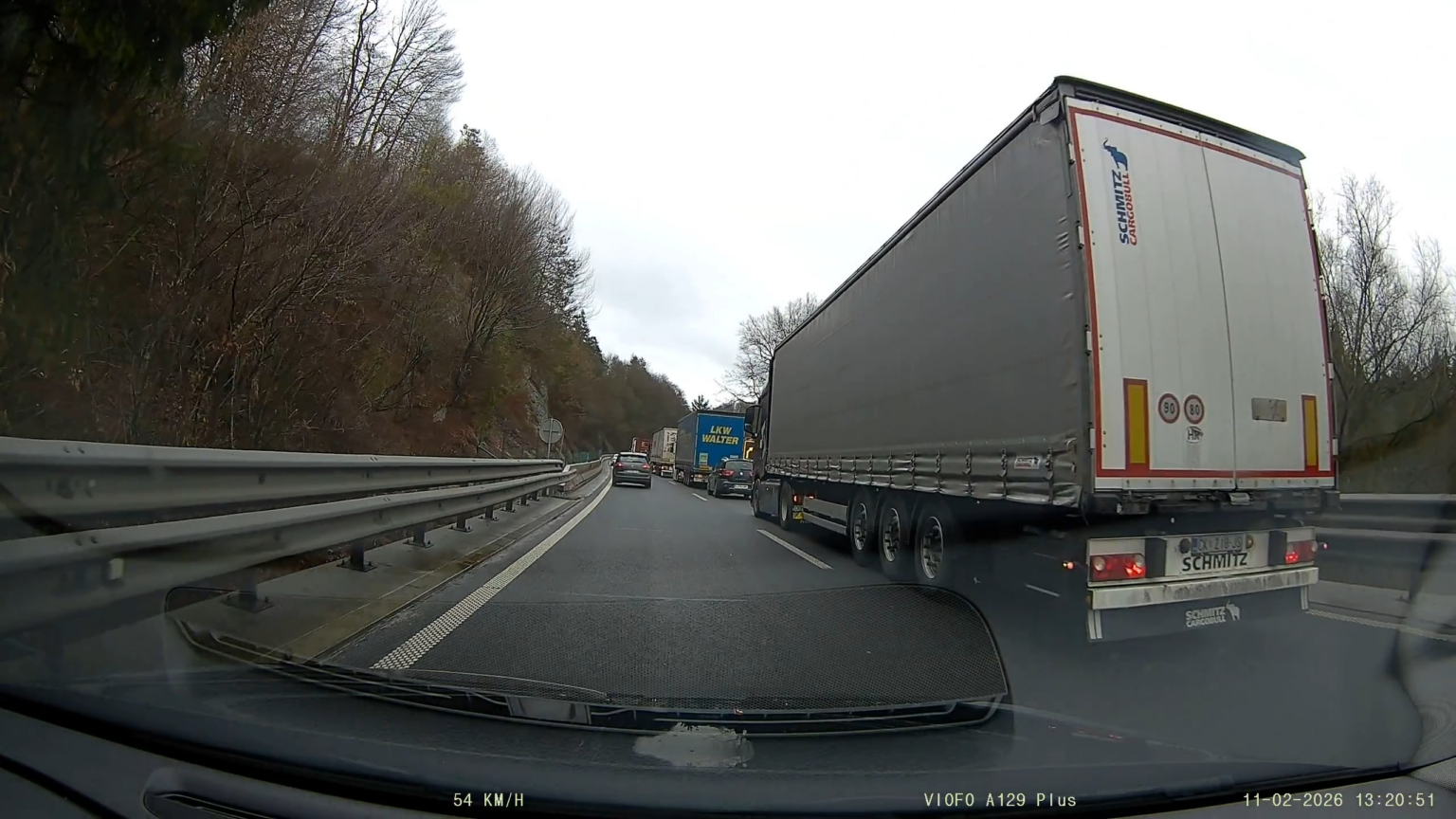 ヴィシュニェゴルスクの斜面に佇むピエロ