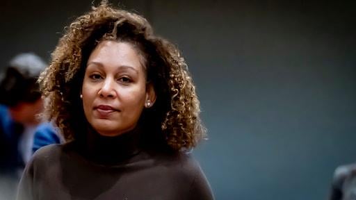 ファン・バーケルは、2年間の解雇手当を受け取るのに十分な期間だけ国会議員を務めていた