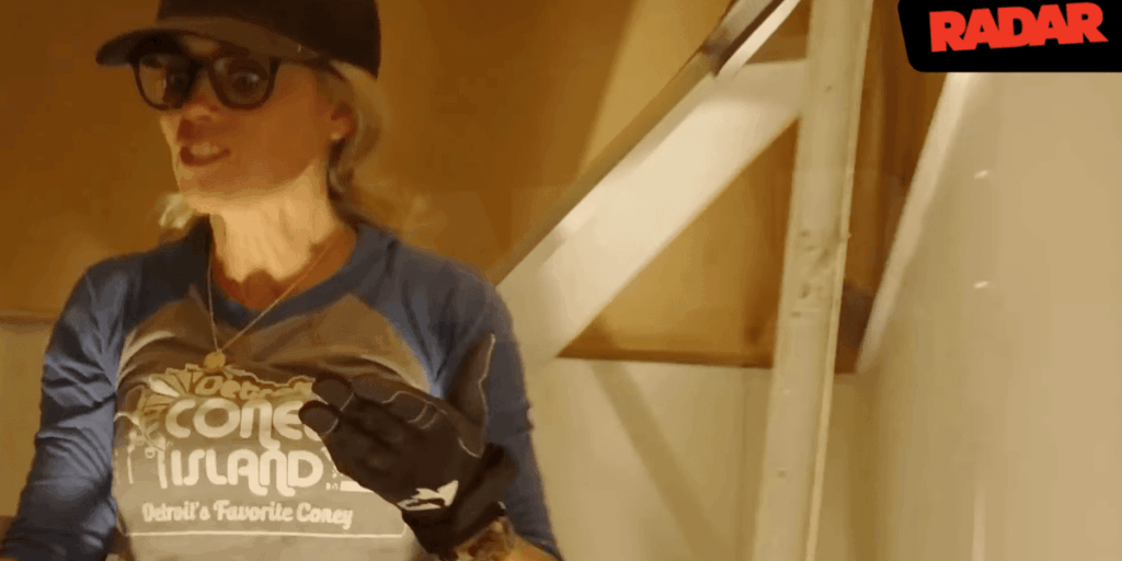 司会者が人種差別的中傷をしたことが発覚し、HGTVスターが解雇され、番組はすべてのプラットフォームから撤去された