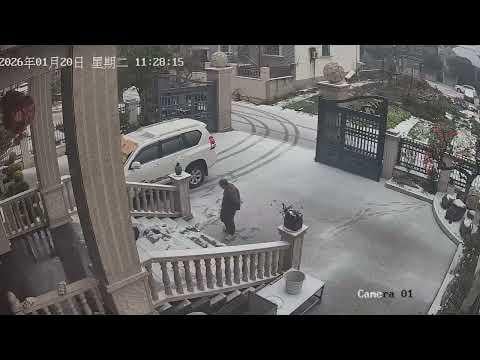 私は泳いで仕事に行くのが好きです。それでも自宅で沼地を歩いて行かなければならない場合でも、家の周りは暖かいままです。