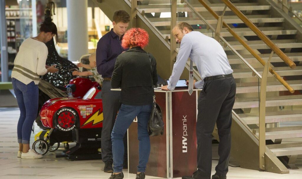 ショッピングモールの店員は未来の世代のトラウマだ