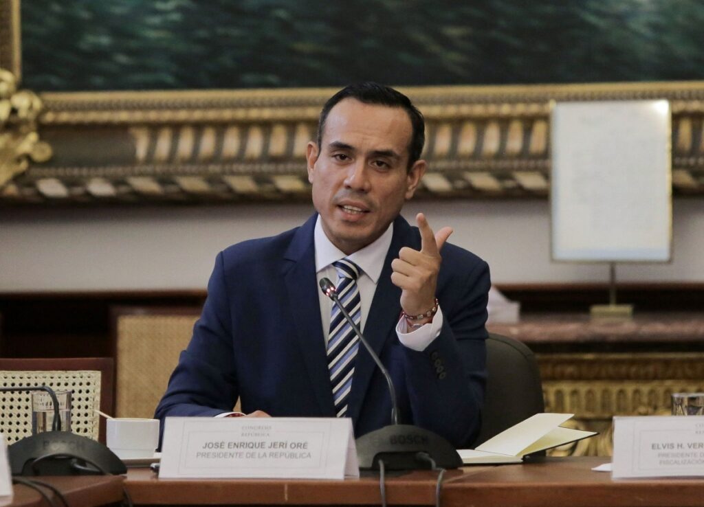 ペルー大統領、中国人実業家との非公式会合めぐり罷免 大統領の「呪い」再び - CNN.co.jp