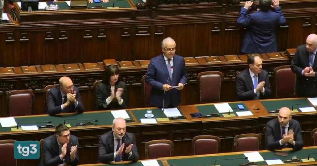 ピアンテドシ氏が長年のリードを呼び起こし、野党は権威主義的転換を叫ぶ