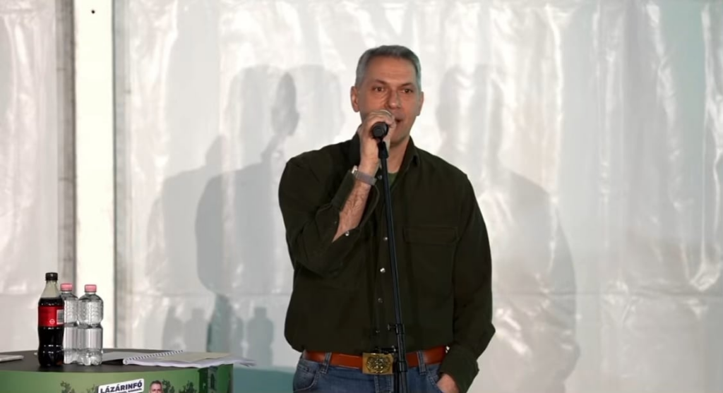 「Mocskos fidesz」はペセルでも話題です