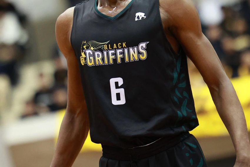 「部員6人」和歌山南陵の歴史を引き継ぐ「高野山 BLACK GRIFFINS」、オール1年生で近畿新人4強入り！ | 月刊バスケットボールWEB