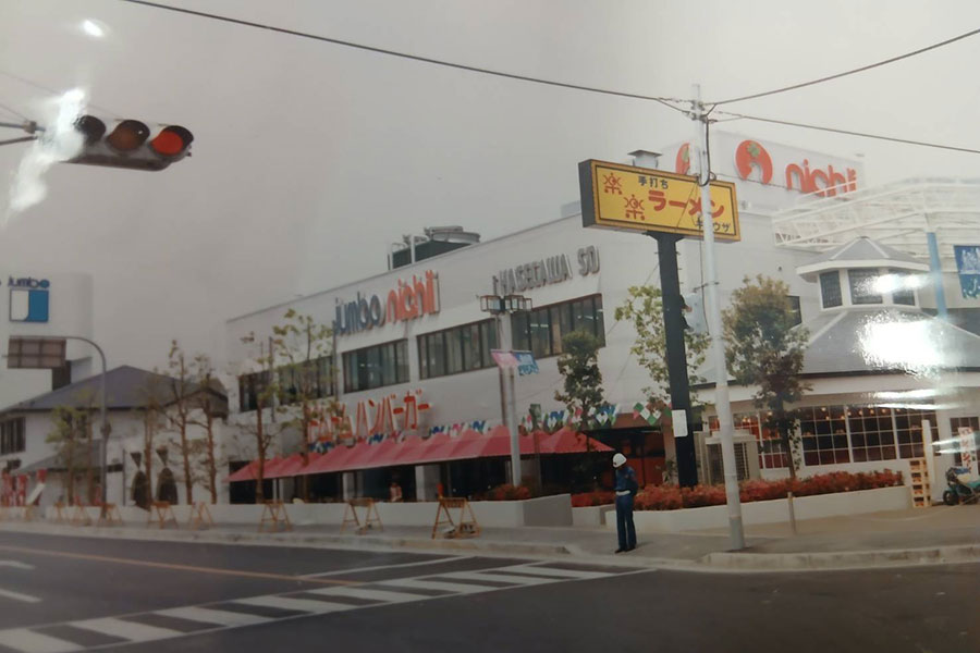 「ドムドムハンバーガー 香芝店」があった当時の「じゃんぼスクエア香芝」外観（写真提供：賛栄商事）