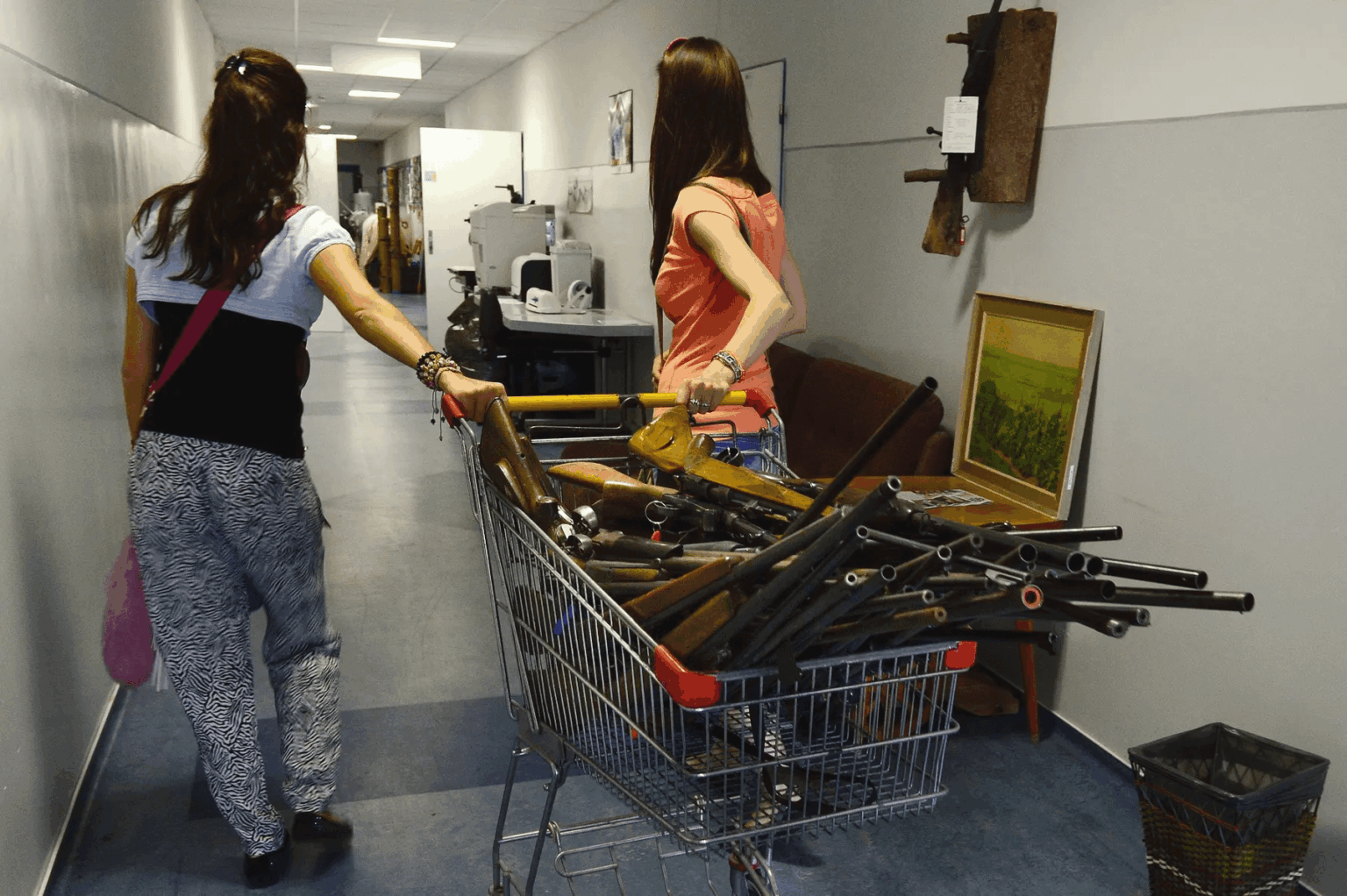 武器恩赦があるときのチェコ人。