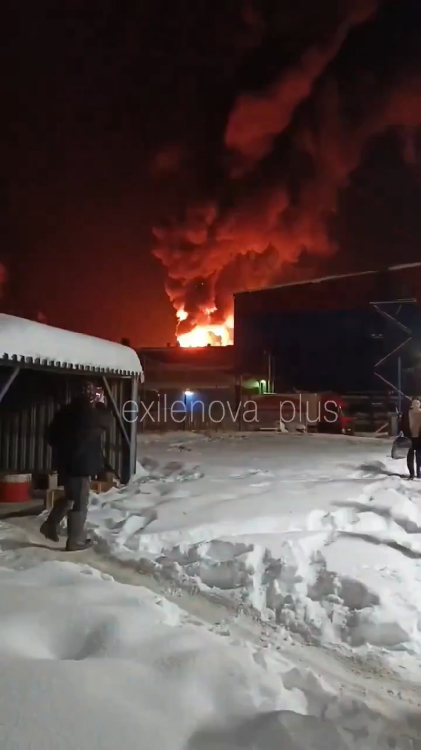 プスコフにあるロシアの石油貯蔵所がウクライナの長距離無人機によって攻撃された。 2026 年 2 月 18 日