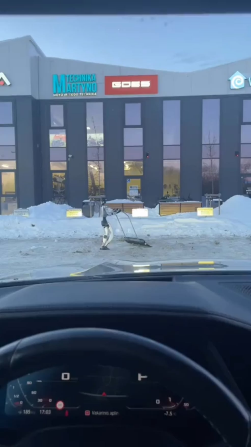 さて、あなたたちの中ですでにロボットを雇っているのは誰ですか😆