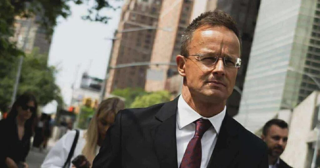 シヤルト氏は、ゴッドのサムスン工場に関する記事をデマだと呼び、法的措置を約束した