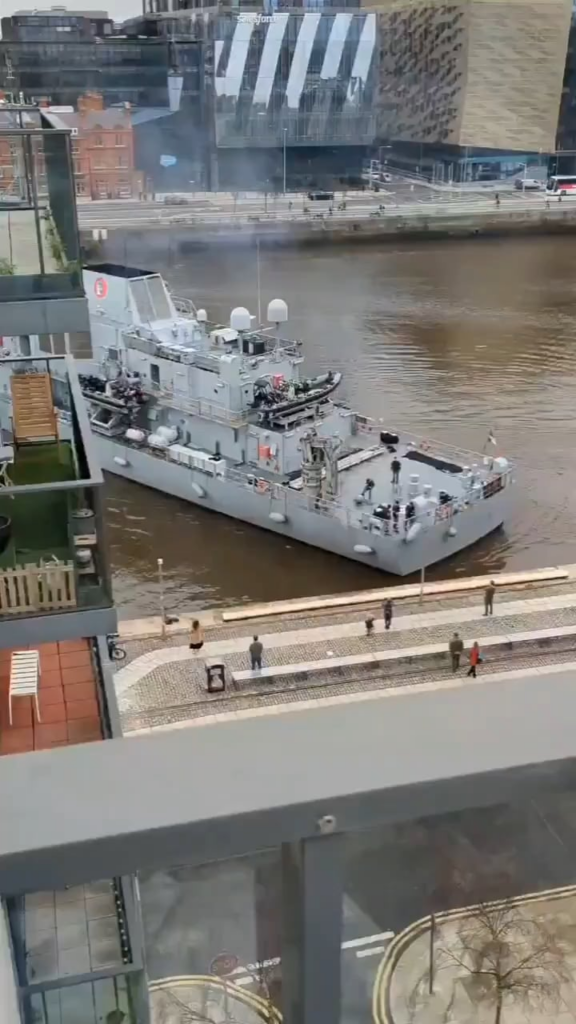 アイルランドの巡視船がダブリンのリフィー川南側にあるサー・ジョン・ロジャーソンズ・キーの岸壁に衝突した。どの船かまだ検討中です。