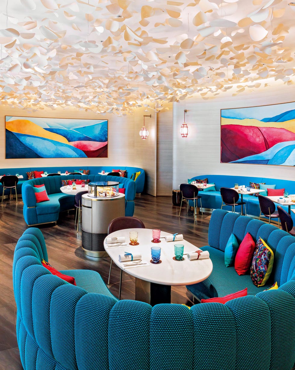 「海」をイメージした空間は全28席。予約不可。