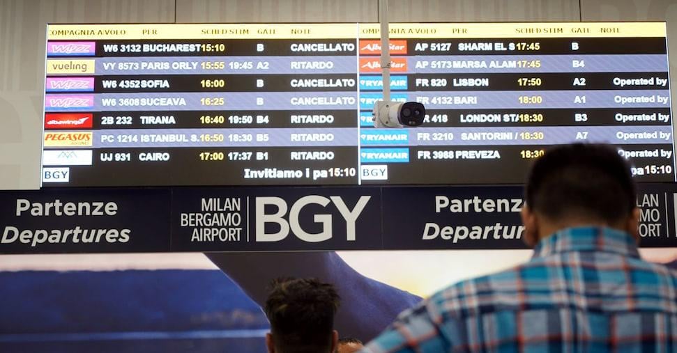 飛行機、RimborsoAlVolo によるレポート: 2025 年にイタリアでは記録的な不便と荷物の紛失が発生し、2024 年と比較して +86%、2023 年と比較して +212%