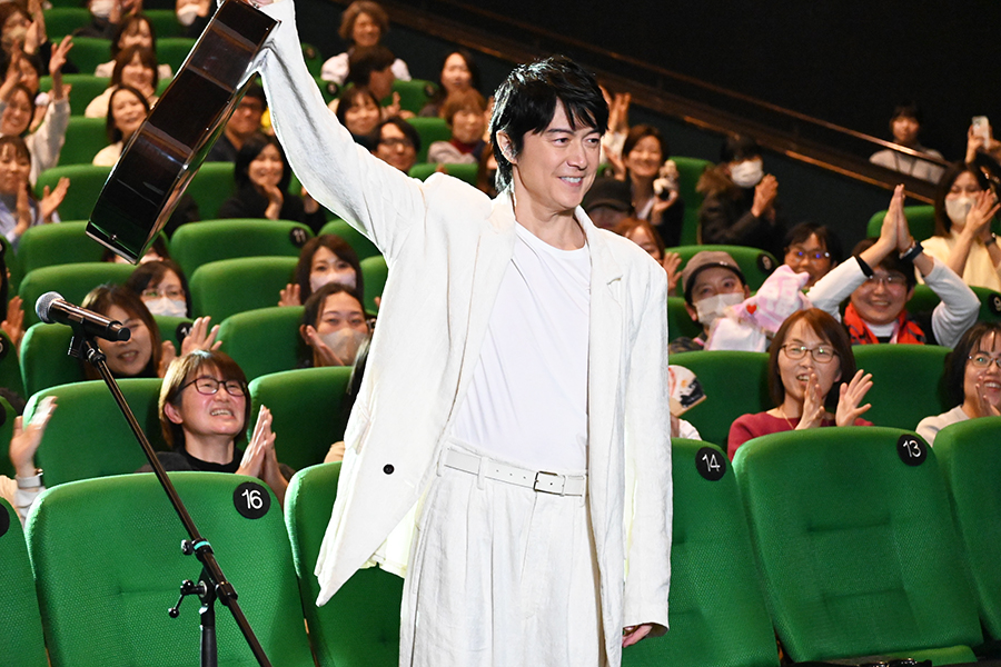 福山雅治が大阪に、舞台挨拶で「生演奏」ファン大号泣の事態に | Lmaga.jp