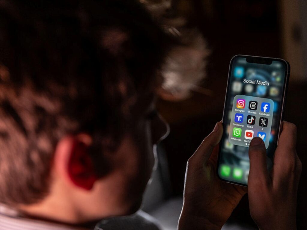 スペイン、16歳未満のSNS利用禁止へ　オーストラリアに続き - CNET Japan