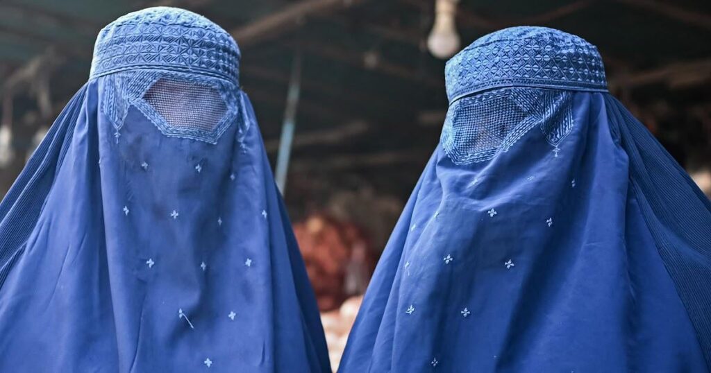 タリバン、妻殴打を合法化：アフガニスタンの衝撃的な2026年刑法と世界の抗議