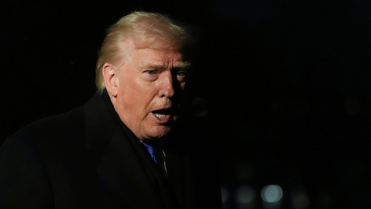 トランプ大統領、オバマ大統領を猿に見立てた投稿について「私は間違いを犯さなかった」