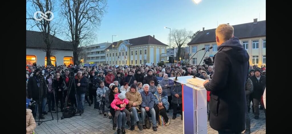 坊や、本当に終わったんだ！この田舎地区はソモジ郡第 3 選挙区マルカリにある人口 10,000 人の小さな町です。