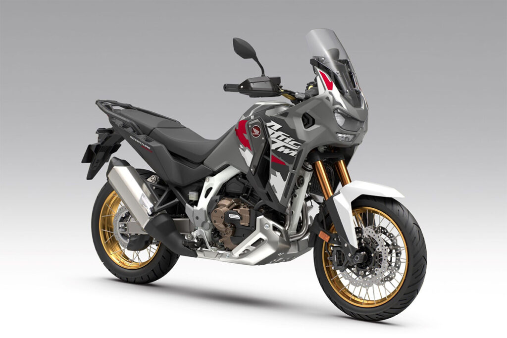CRF1100L Africa Twin(アフリカツイン)が予想外のニューカラー!?新型モデルからは『MT』と『<S>』が無くなり『DCT』のみに!【Honda2026新車ニュース】 | モーサイ(Motorcyclist Web) CRF1100L Africa Twin(アフリカツイン)が予想外のニューカラー!?新型モデルからは『MT』と『<S>』が無くなり『DCT』のみに!【Honda2026新車ニュース】 | モーサイ(Motorcyclist Web)