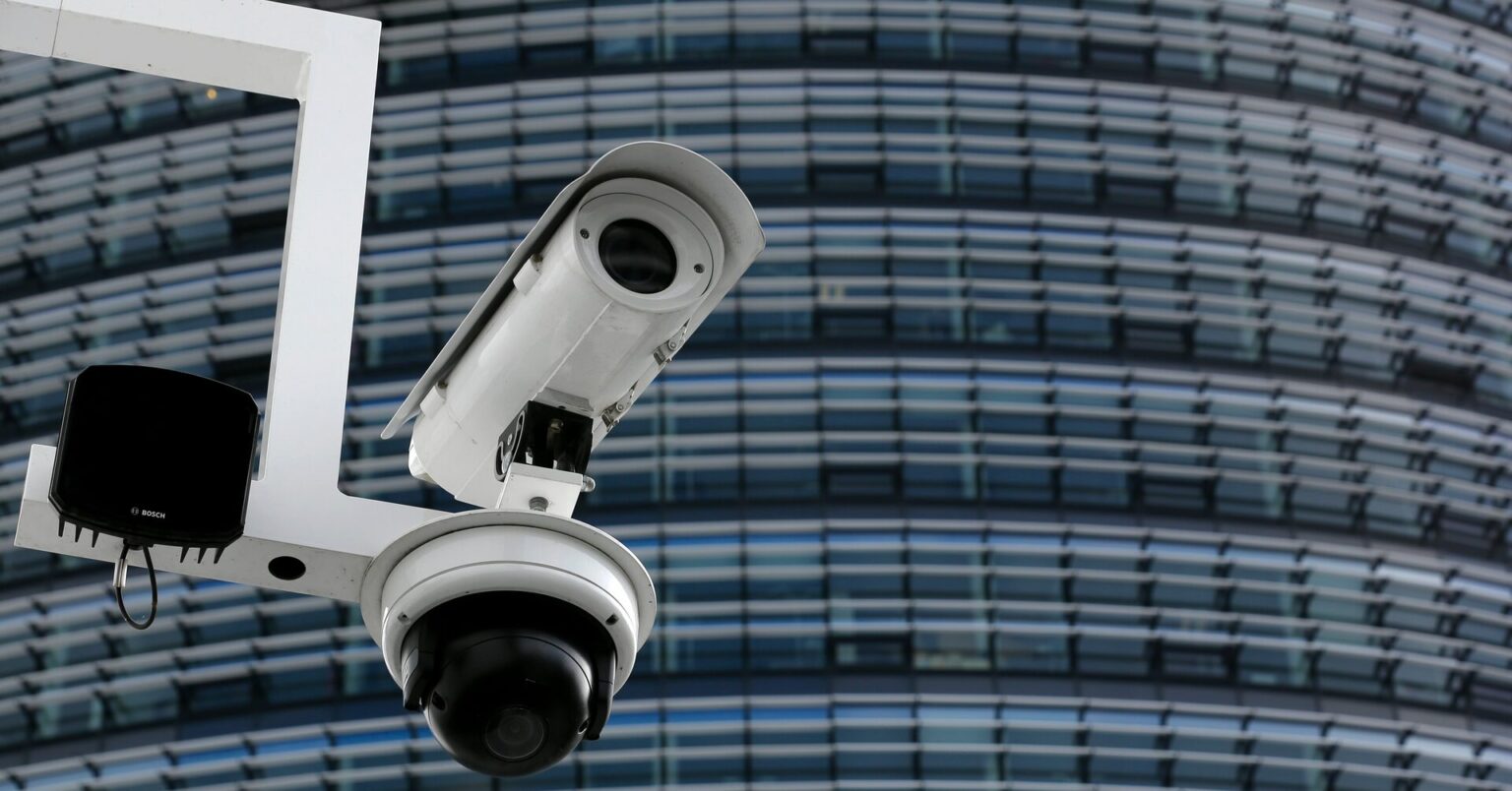 Germany admits four companies to 5G frequency auction