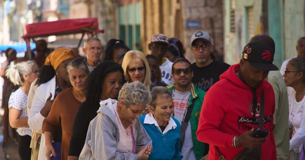 兵糧攻めのキューバ、アフリカから石油調達模索か 迫る「デイ・ゼロ」の現実味 - 日本経済新聞 - 日本経済新聞