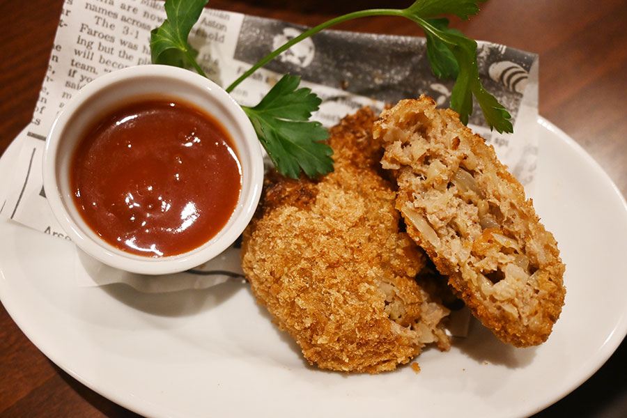 「やみつき！都城メンチカツ」（580円）