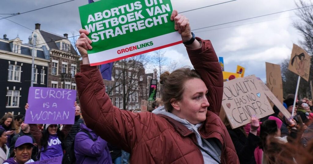 「女性の権利のためのDデー」：オランダは国連女性条約に応じなければならない