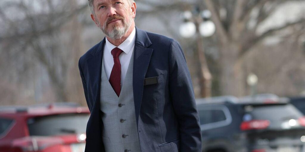 マッシー、ボンディが削除を解除しなければ「核廃棄」し、エプスタイン顧客の名前を暴露すると脅迫 |トーマス・マッシー下院議員は、編集されていないファイルを閲覧する機会を得た後、生存者への正義を確保するために下院議場で名前を読み上げると脅した。