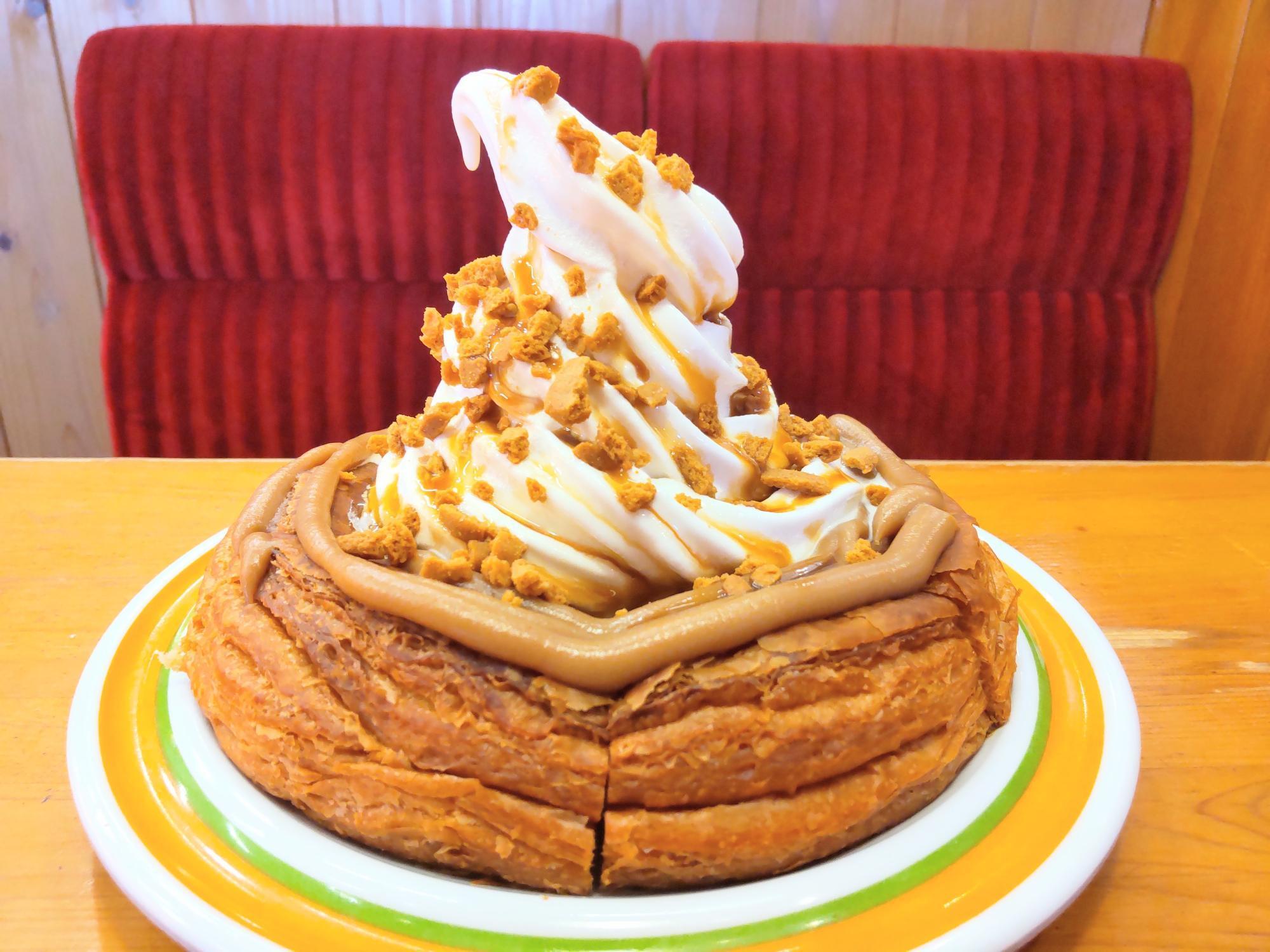 お月見の季節に登場した「お月見シロノワール　キャラメルマロン」