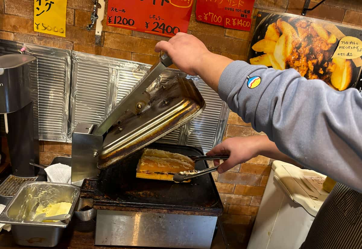 主人公に共感した元フレンチシェフが再現！神戸三宮でカリザクッなキューバサンド体験 [画像]