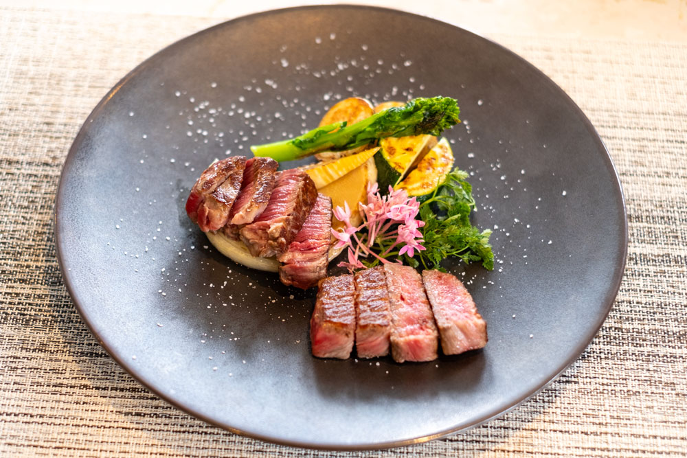 「神戸牛ロースと国産牛フィレのステーキ（各40g）」