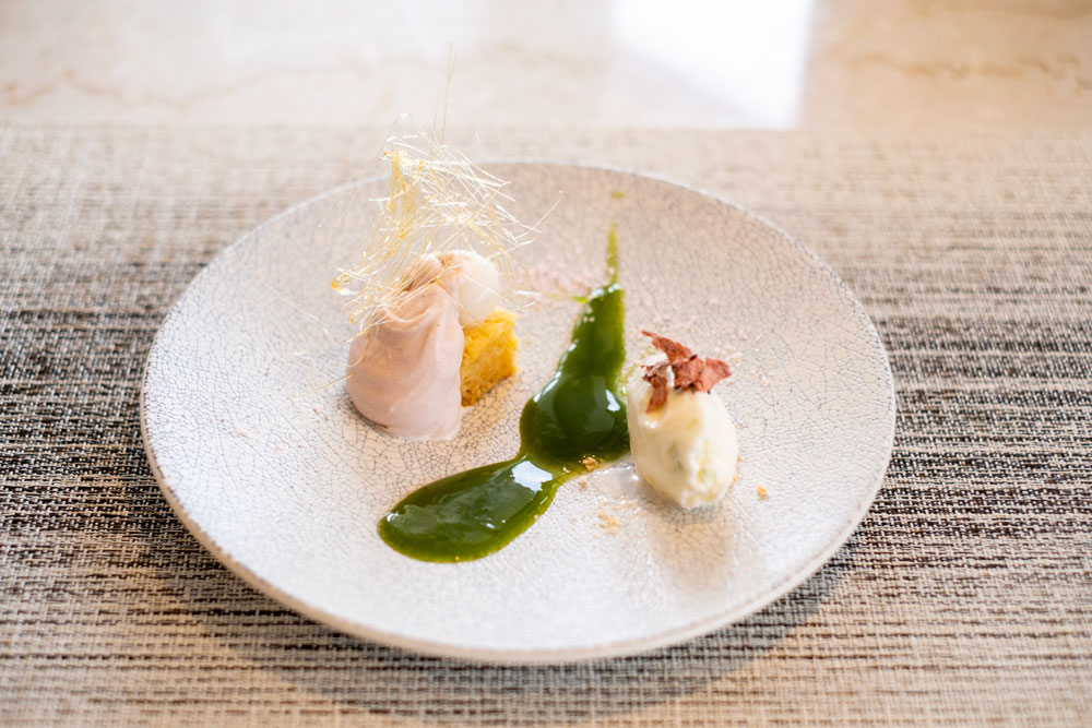 「桜もちのミルクアイス添え」