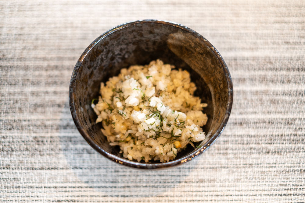 個室プラン限定の「大葉とシラスのガーリックライス」