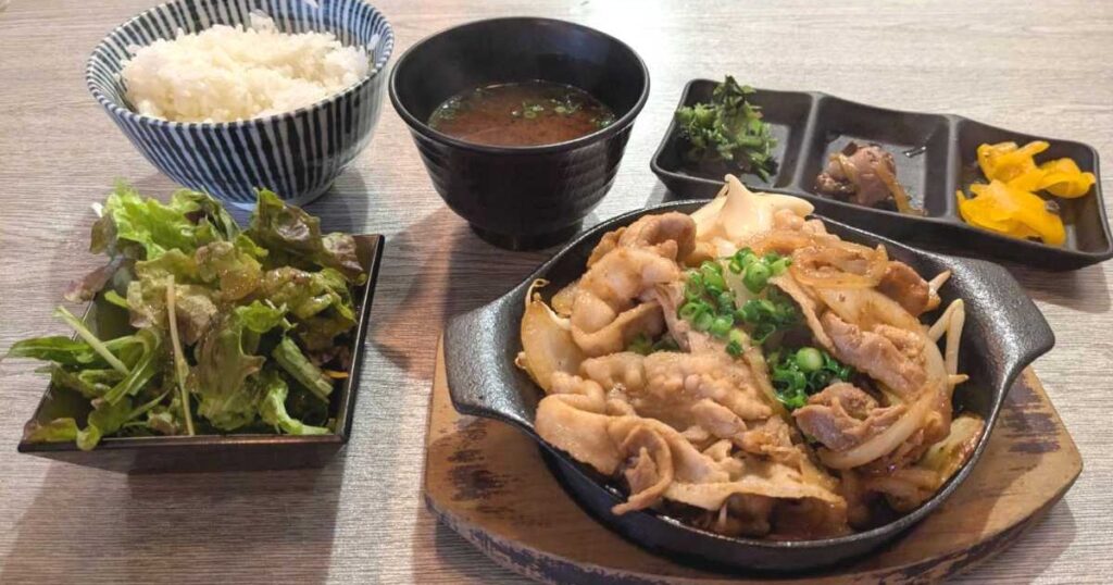 これで本当にワンコイン!?ランチのご飯・汁物おかわり自由 尼崎中央商店街の『#肉酒場にゃぶ』 | Kiss PRESS(キッスプレス)