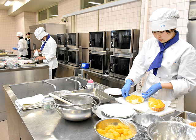 高校生考案！旬のハッサク、タルトに　山形学院高×おふろｃａｆｅ ｙｕｓａ、来月限定販売｜山形新聞
