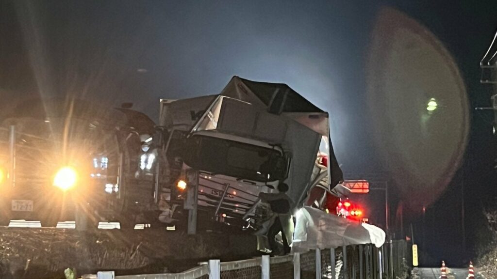 停車中のトラックに別のトラックが衝突 50代男性が死亡 栃木・那須塩原市東北道上り 現場付近9時間にわたって通行止めも解除 - TBS NEWS DIG